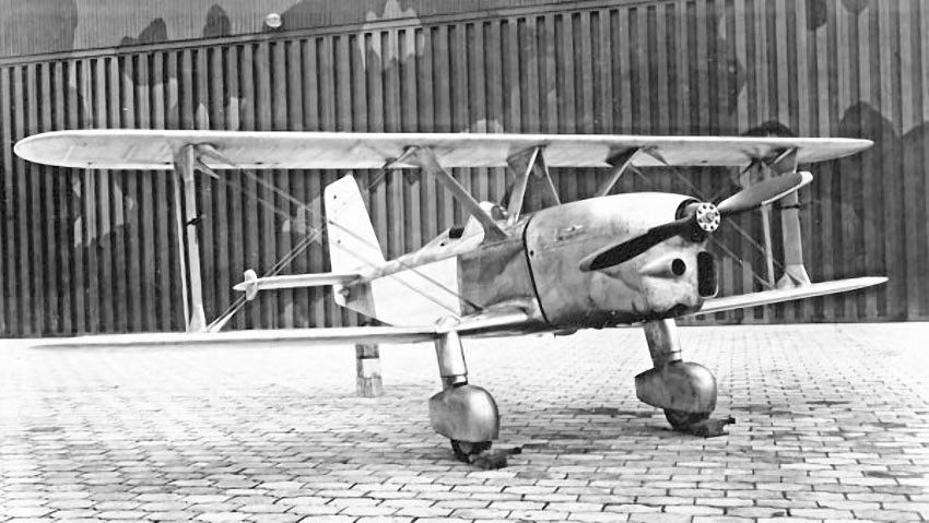 Caproni Ca.603 entrenador acrobático