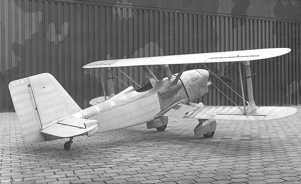 Caproni Ca.603 entrenador acrobático