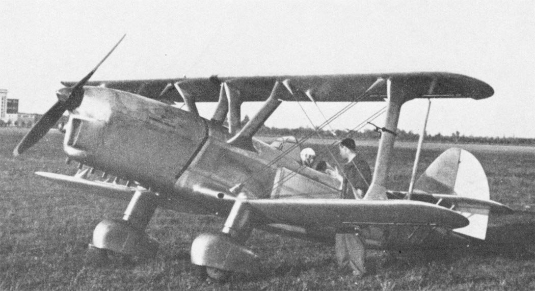 Caproni Ca.603 entrenador acrobático