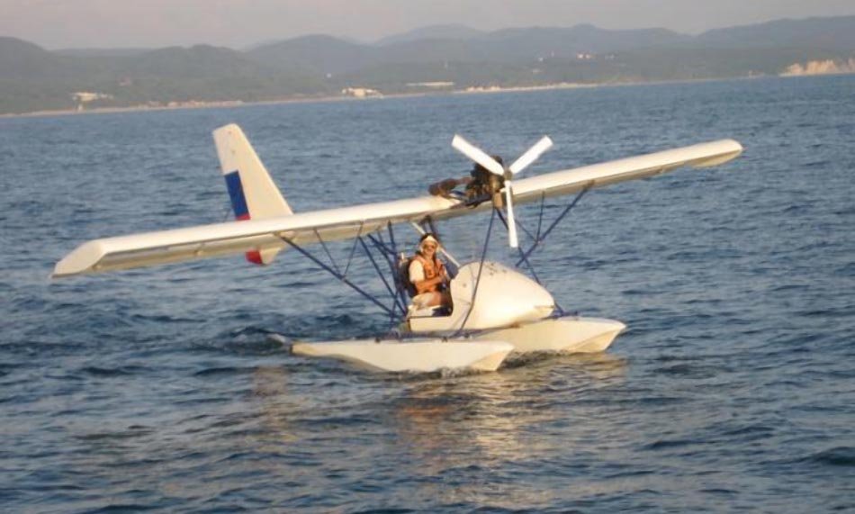 Che-15 avión ligero biplaza