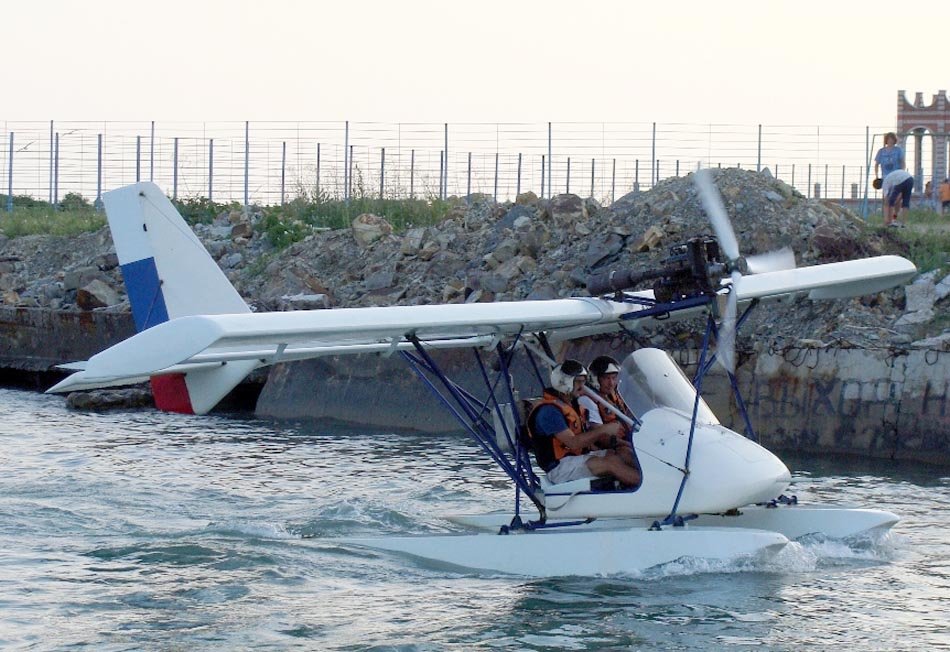 Che-15 avión ligero biplaza