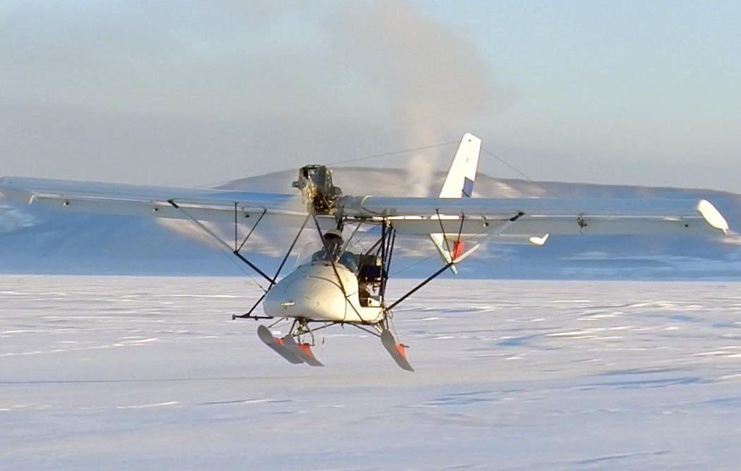 Che-15 avión ligero biplaza