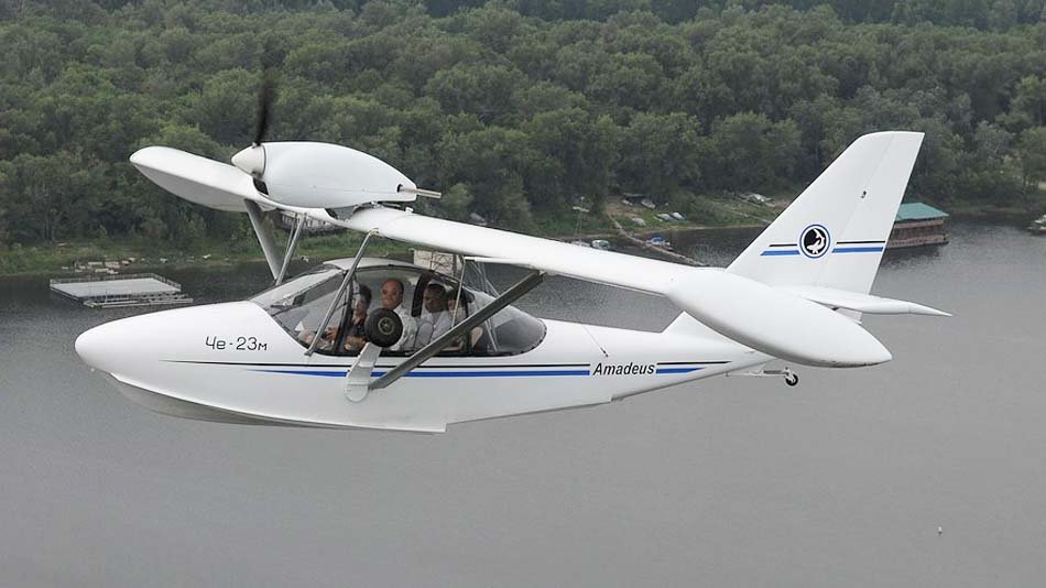 Che-23 avión anfibio ligero