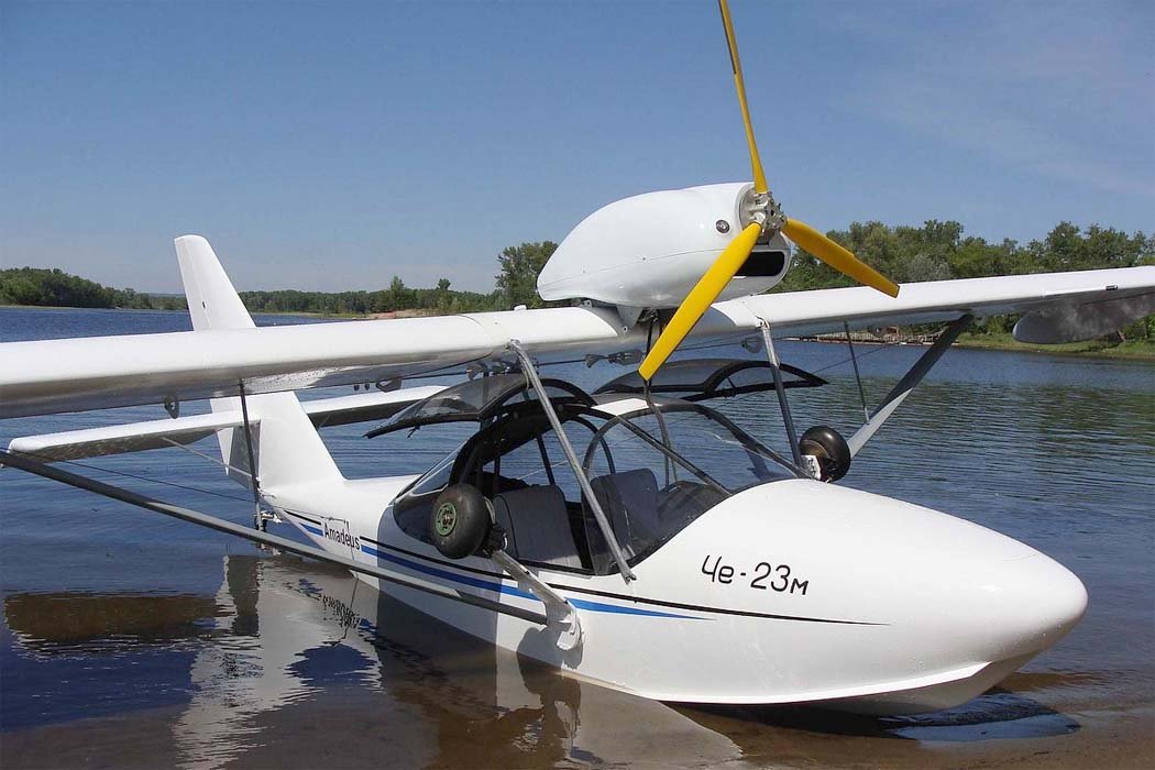 Che-23 avión anfibio ligero