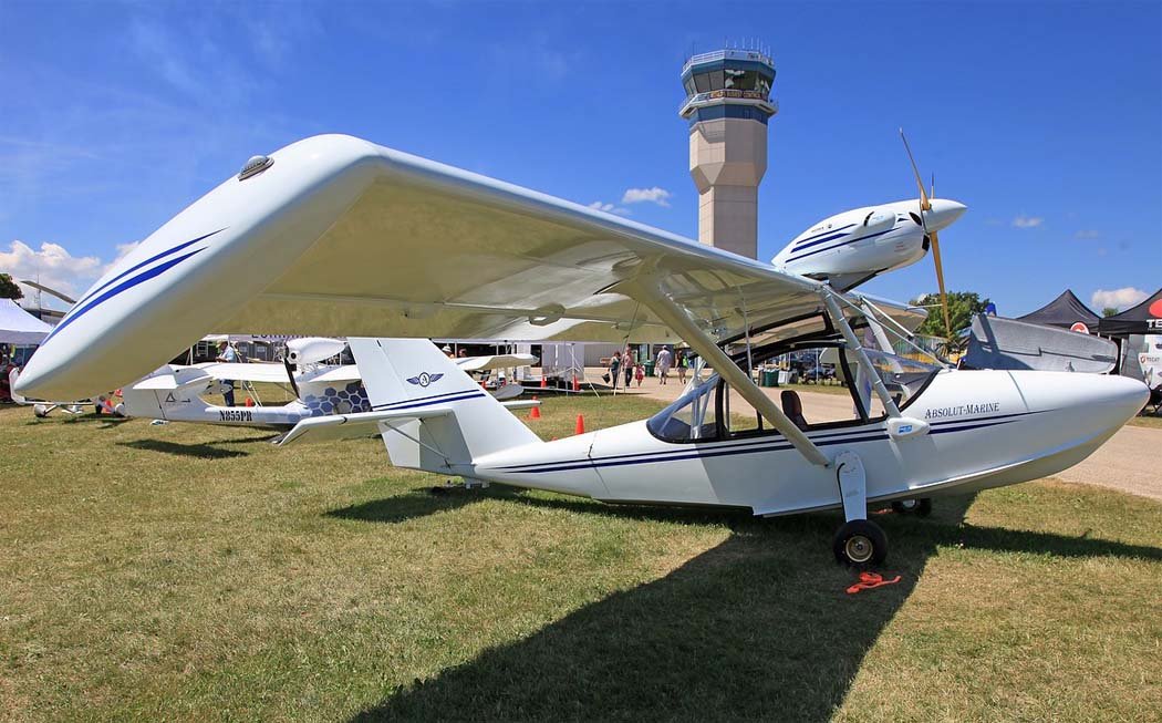 Che-23 avión anfibio ligero