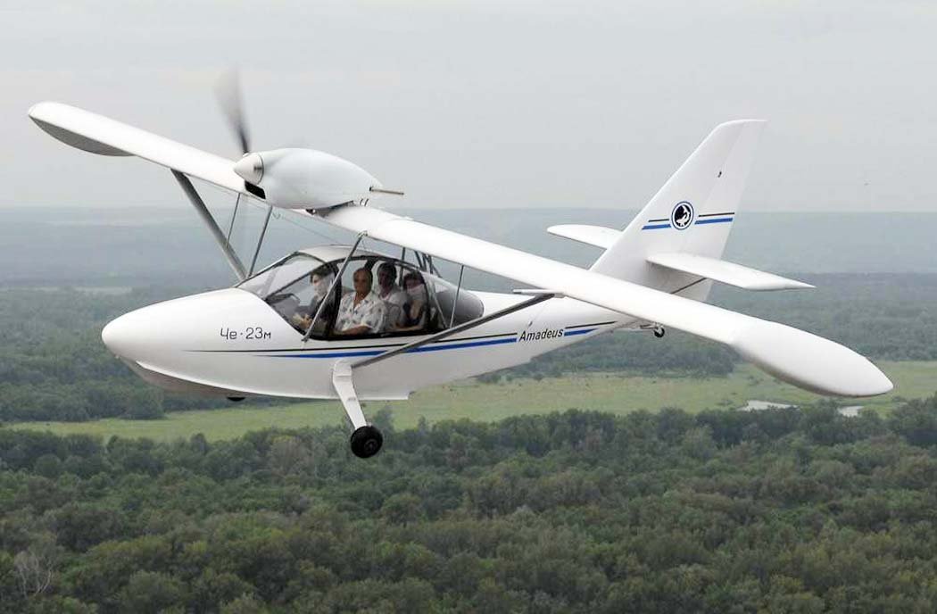 Che-23 avión anfibio ligero