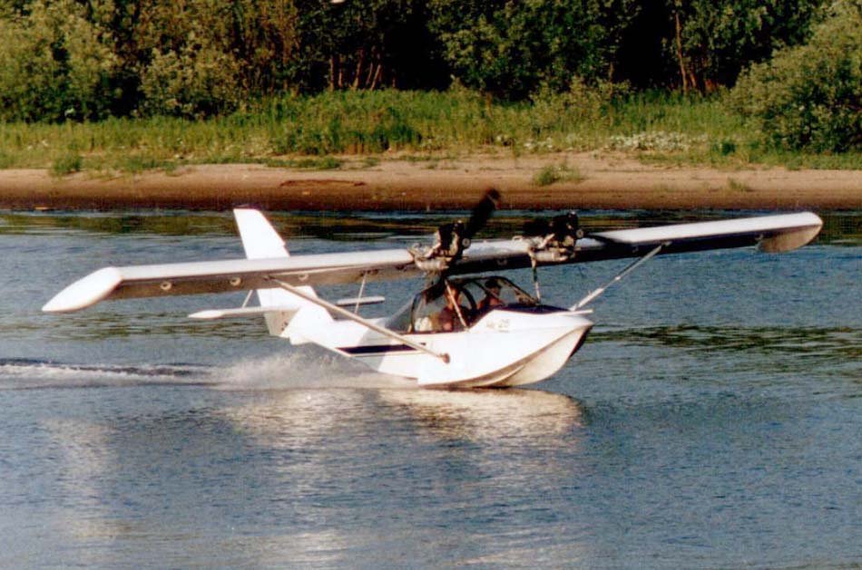 Che-25 avión anfibio