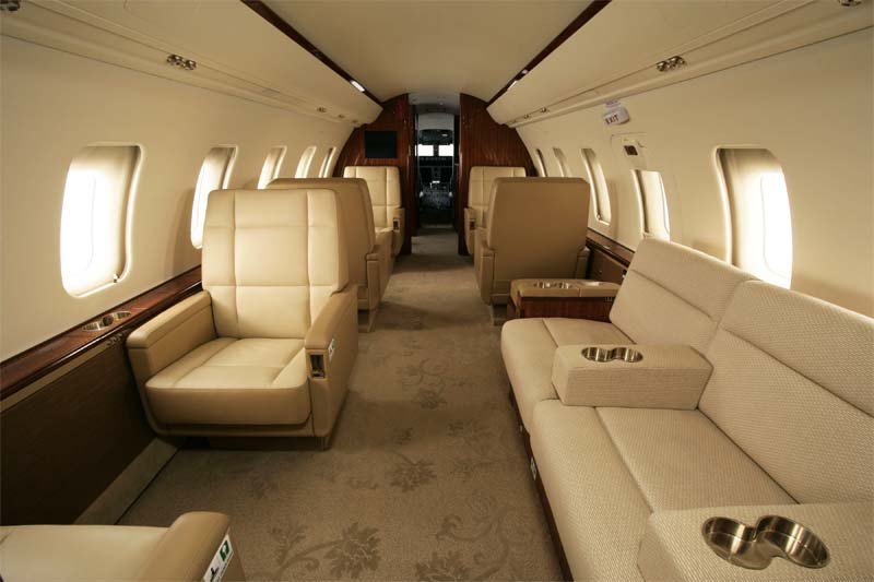 Challenger 605 business jet