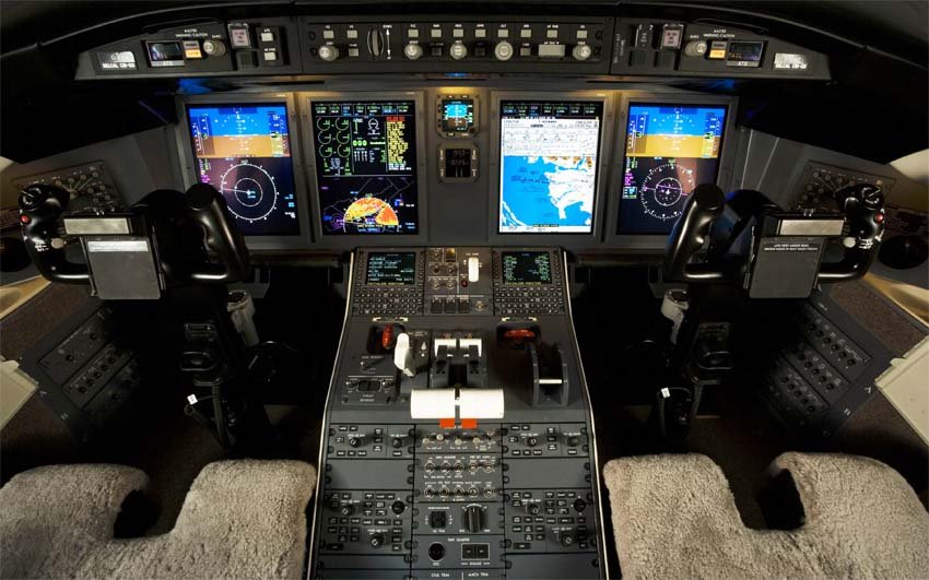 Challenger 605 business jet