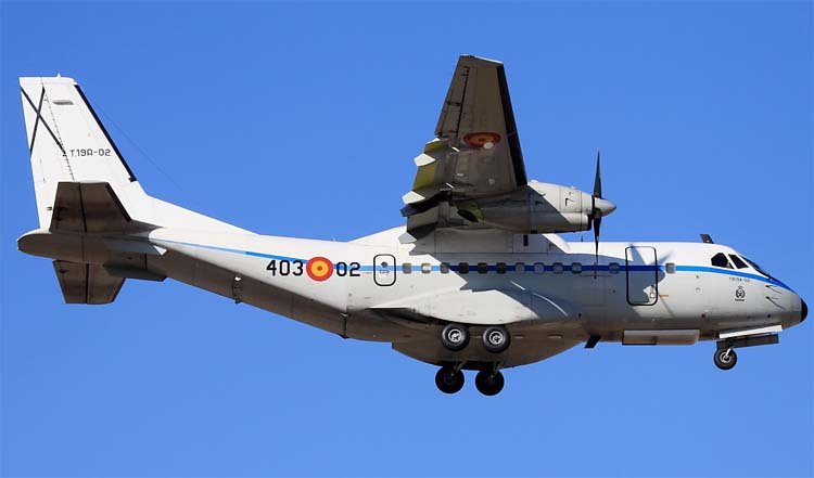 CASA CN-235, avión de transporte militar medio