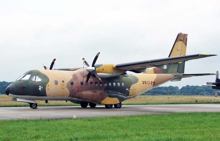 CASA CN-235, avión de transporte militar medio