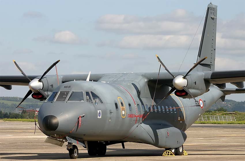 CASA CN-235, avión de transporte militar medio